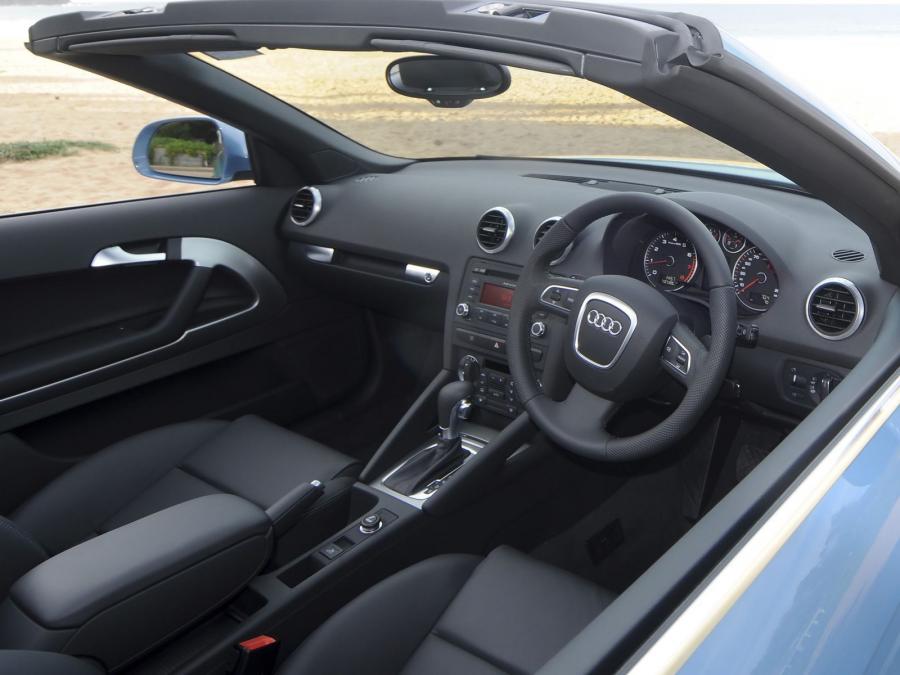 Интерьер Audi A3 2.0T Cabriolet (8PA) 2008 года  (AU) (фото 8 из 13)